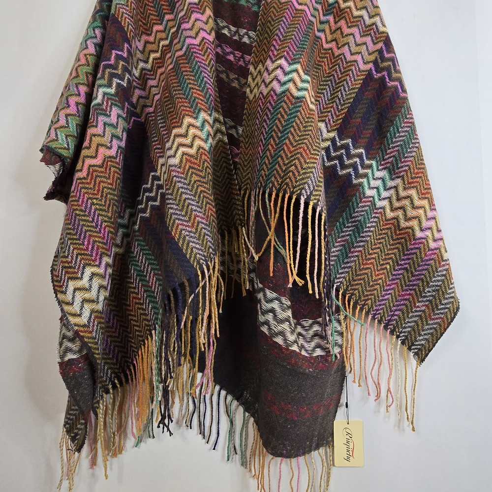 RIIQIICHY Women One-Size NWT Colorful Chevron Patterned Poncho - Picture 4 of 11